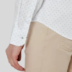 Diamond Texture Spread Collar Shirt - White